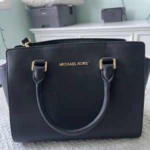 Black cross body/shoulder bag MK